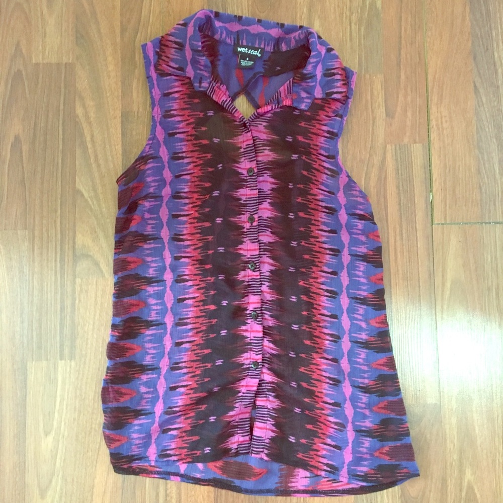 Multi-colored Sleeveless blouse with collar